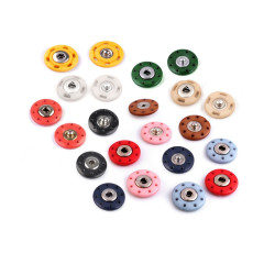 5 boutons pressions...