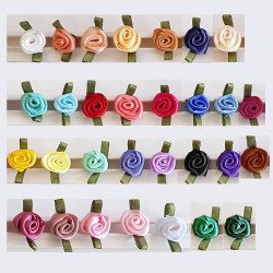 25 Mini petites roses et feuilles en ruban satin 12mm / Nombreux coloris / Fleurs satin, petites roses tissu décoration mariage 